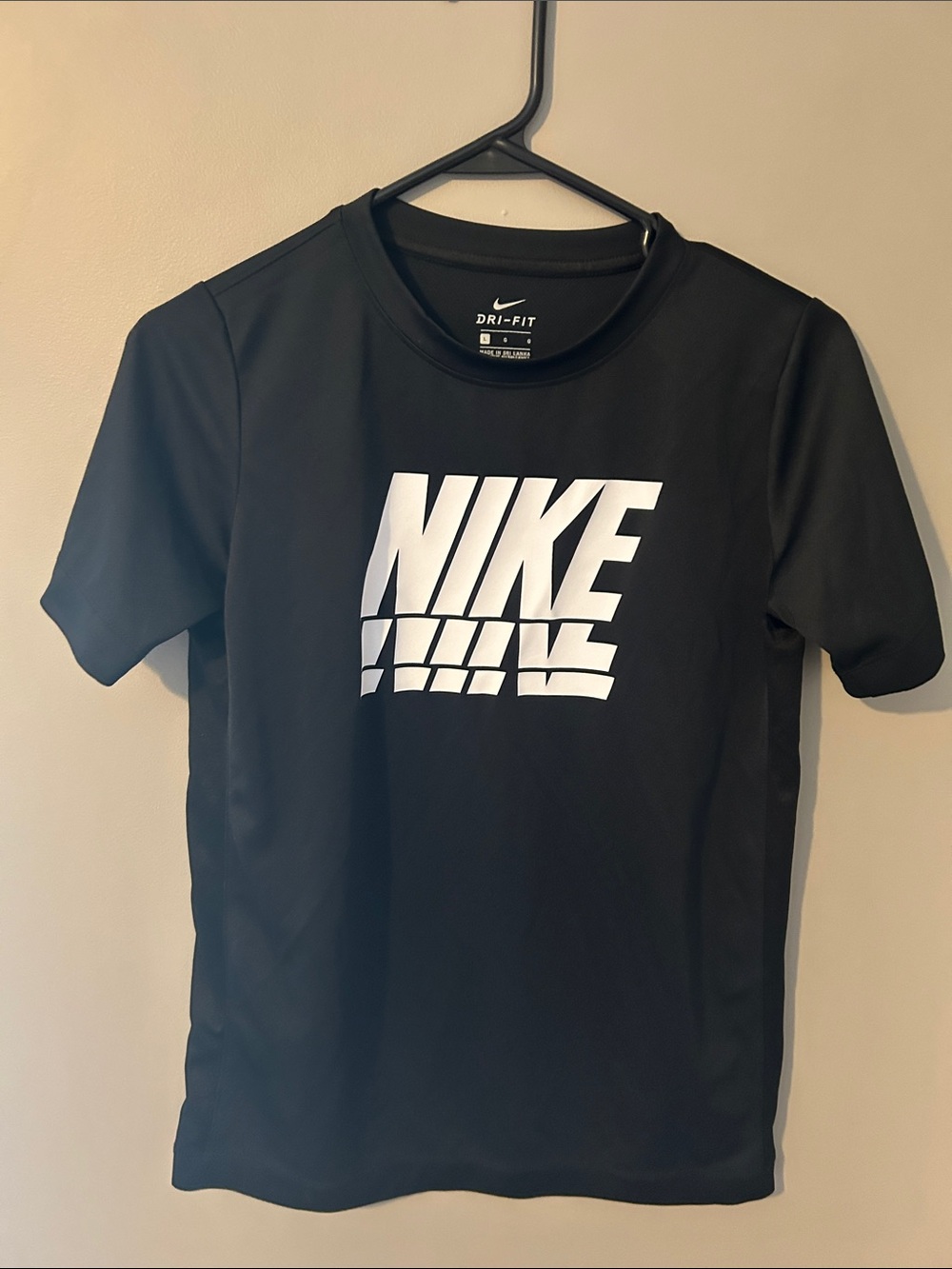 Nike Dri-FIT Black Graphic Logo Boy’s Large Shirt